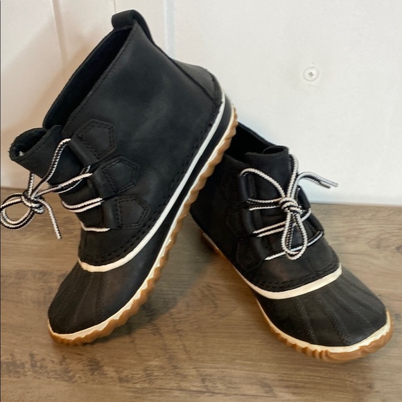 Sorel Women's Out N About Leather Rain Snow Boot Snow Boot - US6 - Picture 3 of 9